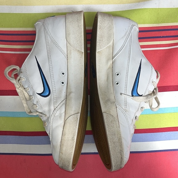 VINTAGE WOMEN’S SIZE 11/EURO 43 LEATHER NIKE RETRO GTS SHOE W/BLUE SWOOSH - Picture 3 of 10